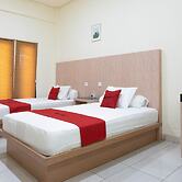 RedDoorz Syariah near Sultan Muhammad Kaharuddin Airport