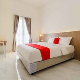 RedDoorz Plus Syariah @ Jalan Dr Sutomo Padang