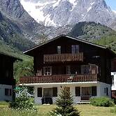Elegant Apartment in Fieschertal near Forest