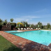 Apartment Near Cortona With Pool and Roman Charm