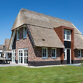 Beautiful, Thatched Villa With a Terrace at the Tjeukemeer