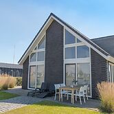 Stylish Holiday Home with Fireplace near Oosterschelde