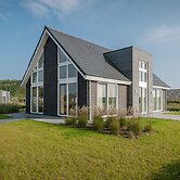 Stylish Holiday Home with Fireplace near Oosterschelde