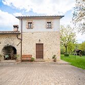 Apartment on Beautiful Estate With Pool Near the Art