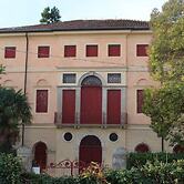 Venice Region Castle With Garden Views