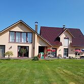 Reizendes Ferienhaus mit Swimmingpool Naehe Ostsee