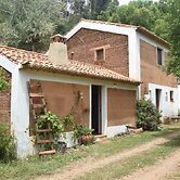 Quiet Cottage in Estate Casas da Cerca near Troviscais
