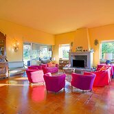 Belvilla by OYO Exquisite Villa With Garden