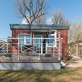 Charming Cottage Near Lake