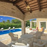 Peaceful Villa in Sveti Lovrec With Swimming Pool