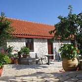 Holiday Home With Garden in Leonidio
