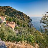 Coastal Villa Near Pristine Kissakas Beach