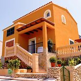 Detached House With Private Pool Near the Beach