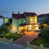 New Luxury Apartment With Nice Garden and Barbecue in a Quiet Area, Wi