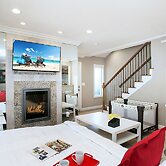 Awesome Multi Level - Large Patio - Fast WIFI - Work Desks - Self Chec