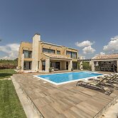 Spacious Villa With Private Pool and Jacuzzi in Porec