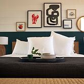 Peterborough House & Motel