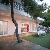 Aias summer house
