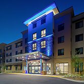 Holiday Inn Express & Suites Valencia - Santa Clarita by IHG