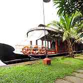 Houseboat Cruise in the Backwaters of Kerala