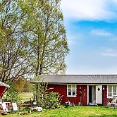 Tranquil Lake View Cottage-by Traum