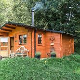 Tranquil Cabin Retreat in Carluke