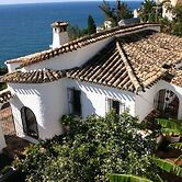 Exceptional Location - one of the Most Sought-after Locations in Costa