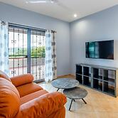 2BD Condo With Pool and Scenic Ocean View in Flamingo