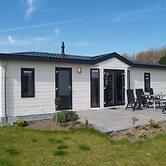 Chalet w/ Garden in Zaan Style