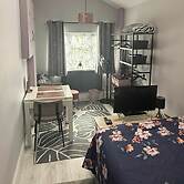 1 Bedroom Annex - 2 Mins From Train Station