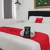 RedDoorz Syariah @ Jl Raya Sukabumi