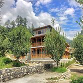 8fold by Larisa, Jibhi