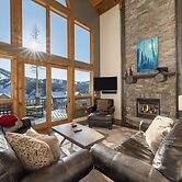 Dreamcatcher At Lakota 5 Bedroom Home by RedAwning