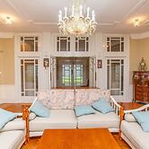 Classic 5 Beds Mt Dandenong Resort