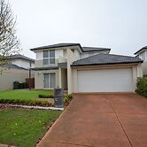 Superb Luxe 5BR House@point Cook Near Lake
