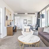 2bed Apartment! Modern Home for 4 at Chatswood