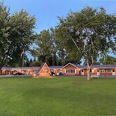 The River Hills Motel - Algoma, WI - Near Door County