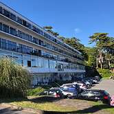 Stunning Beach Front Apartment in Caswell Swansea