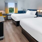 Microtel Inn & Suites by Wyndham Hot Springs