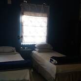 Room in Guest Room - Comfy Room With Dstv and Aircon in Convenient Loc