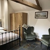 Nuneaton - Cottage - Sleeps 2 - Parking - Garden