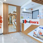 RedDoorz Plus @ Jardin Suites Guadalupe Nuevo