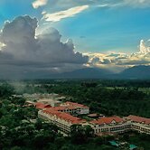 MAYFAIR Tea Resort