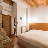 House With Pool, Garden and Wifi in Medieval Village, With Panoramic V