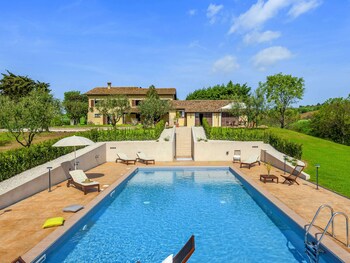 Holiday Home With Swimming Pool, San Costanzo