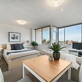 Bright And Sunny Studio Apartment