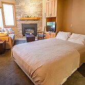 Iron Horse C5083 Studio Bedroom Condo by RedAwning