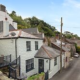 Cottage - Sleeps 6 - Pet Friendly - Patio