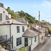 Cosy Cornish Cottage By The Sea and Local Pub