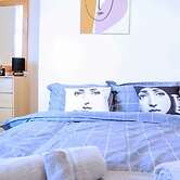 Beautiful 5-bed House Roker Beach